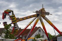 Riesenschaukel - Die wahrscheinlich größte Attraktion ist die Riesenschaukel Projekt 1 vom niederländischen Schausteller Sipkema. • © ummet-eck.de / christian schön