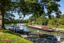 Es präsentiert sich eine herrliche Aussicht. Rechts liegt das Museumsschiff Franz-Christian, mit dem linken Schiff kannst Du Rundfahrten durch den sehenswerten Schleusenpark unternehmen. • © LWL-Museum Schiffshebewerk Henrichenburg / ummet-eck.de - Schön