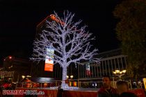 Duisburg Weihnachtsmarkt - Die Innenstadt erstrahlt im weihnachtlichen Glanz, zahlreiche Stände laden zum Bummeln und Weihnachtsgeschenke kaufen ein. • © ummeteck.de - Christian Schön