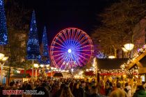 Riesenrad Weihnachtsmarkt Duisburg 2022 - Im Jahr 2022 steht das Riesenrad Gormanns Ostseestern auf dem Weihnachtsmarkt in Duisburg. • © ummeteck.de - Christian Schön