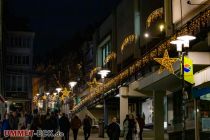 Beleuchtung Fußgängerzone Siegen - Die Fußgängerzone ist 2022 weihnachtlich beleuchtet. • © ummeteck.de - Schön