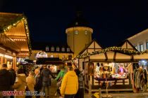 Weihnachtsmarkt am Schlossplatz Unteres Schloss in Siegen. • © ummeteck.de - Schön