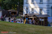 Villa im Park in Meinerzhagen - Rund um die Villa im Park waren Stände aufgestellt mit abwechslungsreichem Weinangebot. • © ummeteck.de - Christian Schön