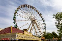 Wendsche Kärmetze 2023 - Kirmes in Wenden - Bilder - Das Riesenrad Roue Parisienne hat offene und geschlossene Gondeln. • © ummet-eck.de - Schön
