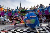 Wendsche Kärmetze 2023 - Kirmes in Wenden - Bilder - In der Bergstraße steht der Break Dance. • © ummet-eck.de - Christian Schön