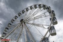 White Wheel (Küchenmeister) - Riesenrad - Im Jahr 2022 erstmalig in Betrieb genommen wurde das Riesenrad White Wheel, das am Kemnader See in Bochum-Oveney seinen ersten Aufstellungsort fand.  • © ummet-eck.de - Schön