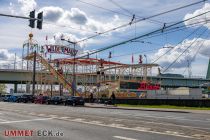 Hier haben wir die Wilde Maus auf dem [e:12933::Kölner Frühlingsvolksfest 2023:] gesehen. Traditionell steht sie neben der Severinsbrücke. • © ummet-eck.de - Silke Schön
