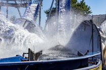 ... um dann den großen Splash nach der Abfahrt zu erleben. Könnte nass werden! • © ummet-eck.de / kirmesecke.de