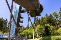 Bilder Mühlenkopfschanze Willingen - 2023 - Blick  von unten auf den Schanzenturm. • © ummet-eck.de - Christian Schön