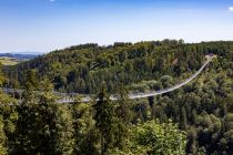 Die Hängebrücke Skywalk in [:12533::Willingen:] ist mit einer Länge von 665 Metern Deutschlands längste Hängebrücke und sogar die zweitlängste Hängebrücke der Welt.  • © ummet-eck.de - Christian Schön