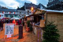 Altenhundem Weihnachtsmarkt 2022 - Individualisierte Geschenkideen an diesem Stand... • © ummeteck.de - Silke Schön
