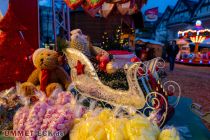 Altenhundem Weihnachtsmarkt 2022 - Zauberhafte Deko bei den gebrannten Mandeln. • © ummeteck.de - Silke Schön
