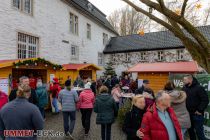 Die beliebte Denklinger Burgweihnacht in Reichshof-Denklingen findet in diesem Jahr am ersten Advents-Wochenende, als am 26. und 27. November 2022 statt.  • © ummeteck.de - Schön