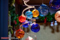 Glaskugeln als Schmuck für den Weihnachtsbaum. • © ummeteck.de - Schön