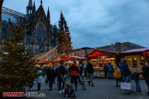 Kölner Dom Weihnachtsmarkt 2022 - Besonders schön ist der Weihnachtsmarkt in der Dämmerung. • © ummeteck.de - Schön