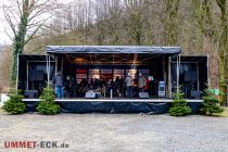 Vereine und Künstler stellen sich im Rahmenprogramm auf der großen Bühne vor. • © ummeteck.de - Silke Schön