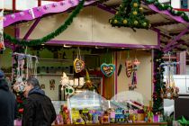 Bilder vom Weihnachtsmarkt 2023 in Meinerzhagen - Beliebte Süßwaren gehen immer. • © ummet-eck.de - Silke Schön
