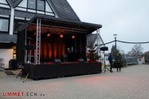 Die Bühne in Nümbrecht auf dem Dorfplatz. • © ummeteck.de - Silke Schön