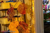 Historischer Weihnachtsmarkt 2022 - Olpe - Selbstgestricktes. • © ummeteck.de - Silke Schön