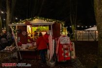 Valbert Weihnachtsmarkt 2022 - An verschiedenen Ständen gibt es allerhand zu schauen und zu kaufen, so dass Du richtig in Weihnachtsstimmung kommst.  • © ummeteck.de - Schön