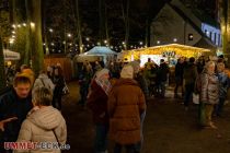 Valbert Weihnachtsmarkt 2022 - Am Samstag Abend war der Weihnachtsmarkt in Valbert sehr gut besucht. • © ummeteck.de - Schön