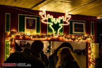 Valbert Weihnachtsmarkt 2022 - Heute auf dem Programm: Ein Glühwein, swei Glühwein, rei Lühwein, Hie Hühei, Flünei, Snlwln. • © ummeteck.de - Schön