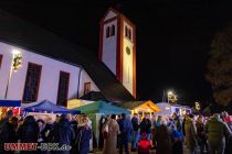 Valberter Weihnachtsmarkt 2022 - Die Kirche in Valbert. • © ummeteck.de - Schön