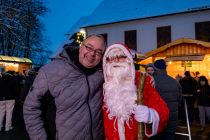 Weihnachtsmarkt 2023 in Meinerzhagen-Valbert - Bilder - Der Weihnachtsmann lässt sich ein Besuch in Valbert natürlich nicht nehmen! • © ummet-eck.de - Silke Schön