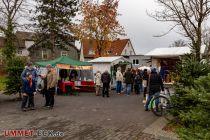 Waldbröl Weihnachtsmarkt 2022 - Die Wir-Waldbröl-GmbH lädt an diesen Tagen ein, gemütliche Stunden an liebevoll gestalteten Hütten, hübsch geschmückten Weihnachtsbäumen und wärmenden Feuertonnen zu verbringen.  • © ummeteck.de - Schön