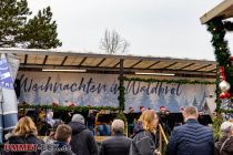 Bühnenprogramm Waldbröl Weihnachtsmarkt - An beiden Tagen wird der Weihnachtsmarkt durch ein musikalisches Bühnenprogramm durch die Werdin Musikschule bereichert. • © ummeteck.de - Schön