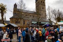 Der 16. Alternative Adventsmarkt 2022 in Wipperfürth bietet viel Platz für Vereine und Ehrenamt, wie Schulen, Kindergärten und Kirchen.
 • © ummeteck.de - Schön