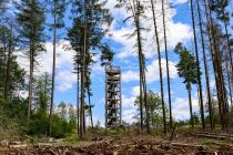 Der Aussichtsturm Auf dem Lindchen in Nümbrecht ist 34 Meter hoch.  • © ummeteck.de - Silke Schön