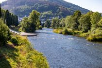 An der Lenne in Plettenberg lässt es sich sehr schön flanieren. • © ummeteck.de - Silke Schön