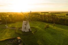 Die denkmalgeschützte Windmühle gehört zu den Wahrzeichen der Stadt. • © Münsterland e.V.  / Sebastian Lehrke