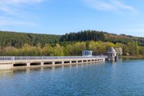 Die Staumauer der Listertalsperre. • © ummeteck.de - Christian Schön