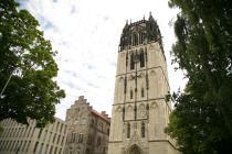 Der Kirchturm der Überwasserkirche in Münster. • © Münsterland e.V./ Marie Sophie Adorf