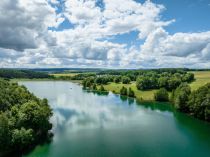 Blick auf den Freilinger See • © Eifel Tourismus GmbH, Dennis Startmann-gefördert durch REACT-EU, Dennis Stratmann