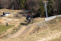 Downhill mit Tempo: Das geht in Olpe im Bikepark Fahlenscheid. • © ummeteck.de - Silke Schön