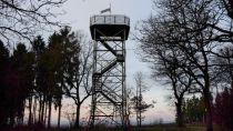 Der elf Meter hohe Stahlturm auf dem Rabenhain • © Dirk Herrmann, Unbekannt