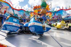 In Bornheim finden viele Kirmes-Events statt. Im Bild der Breakdance von Sonnier. • © ummeteck.de - Christian Schön