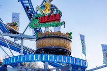 Die Achterbahn Heidi The Coaster auf der Allerheiligenkirmes 2022 in Soest. • © ummeteck.de - Christian Schön