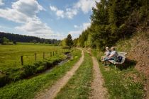 Rastplatz mit Aussicht auf den Flusslauf • © Tanja Evers, Touristikverband Siegerland-Wittgenstein e.V.