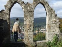 Blick durch die Aussichtsfenster Bilsteinturm • © Stadtmarketing Marsberg e.V.