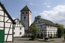 Die St. Prankatius-Kirche in Odenthal • © Das Bergische / David Bosbach