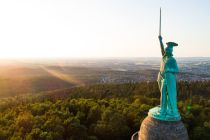 Das Hermannsdenkmal oberhalb von Detmold. • © Tourismus NRW. e.V./Teutoburger Wald Tourismus