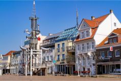 Der Sous-Turm auf dem Marktplatz von Aurich. • © pixabay.com