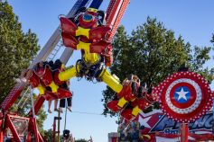 Die Überschlags-Schaukel Avenger Royal auf dem Karpfhamer Volksfest 2023 in Bad Griesbach. • © kirmesecke.de