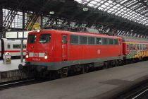 Elektrolok der Baureihe 110 „ohne Bügelfalte“ am Kölner Hauptbahnhof.  - © ummet-eck.de / christian schön