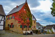 Das Bergische Museum in Herbstfarben. • © Bettina Vormstein