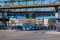 Wuppertal mit seiner Schwebebahn. • © ummeteck.de - Christian Schön